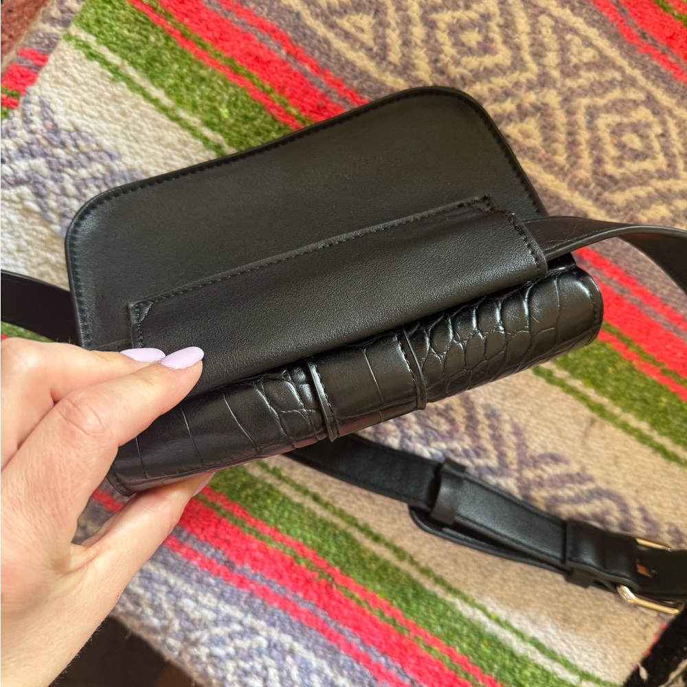 Black Croc-Embossed belt bag with cute buckle - Picture 4 of 7